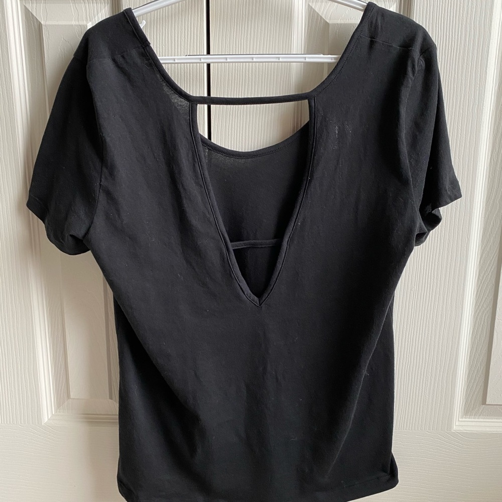 Tshirt with a scoop in the back